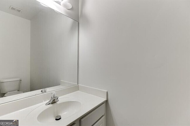 Building Photo - 805 Tulip Poplar Way