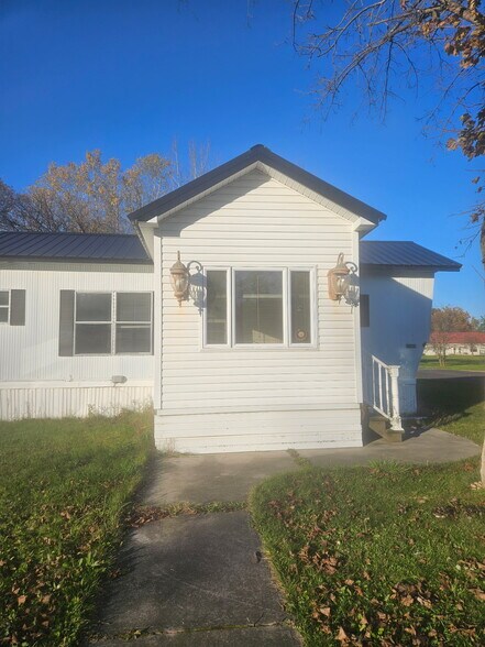 Primary Photo - 83 Steele Rd