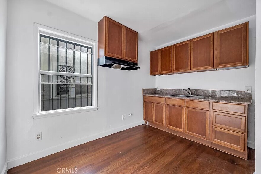 Building Photo - 648 W 41st Dr