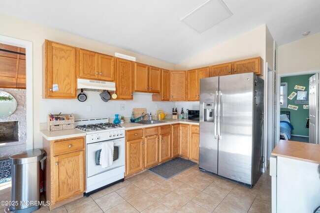 Building Photo - 825 Leeward Dr