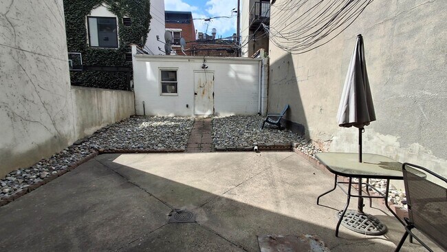 Building Photo - 330 Hudson St