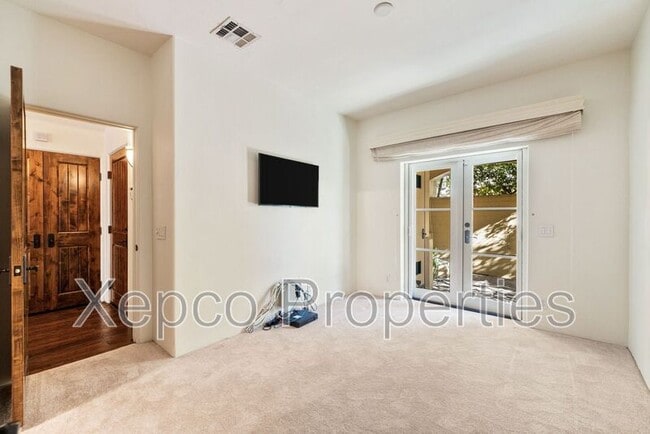 Building Photo - 175 Villaggio W