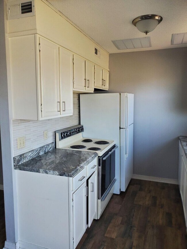 Building Photo - 1443 N Smith Ct