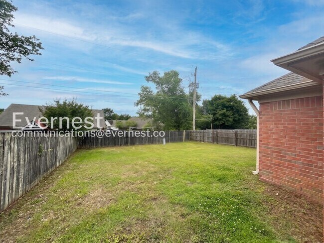 Building Photo - 1011 Painted Desert Ln