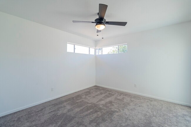 Building Photo - 460 N Longmore