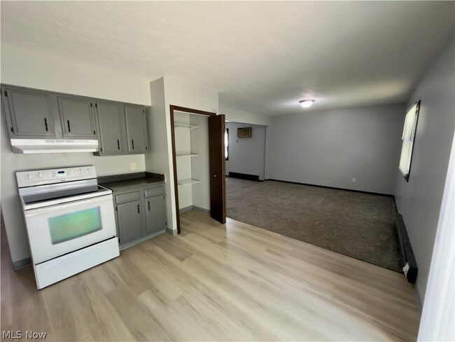 Building Photo - 2814 Forest Ln