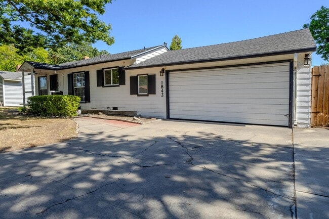 Building Photo - 1842 Princeton Ave