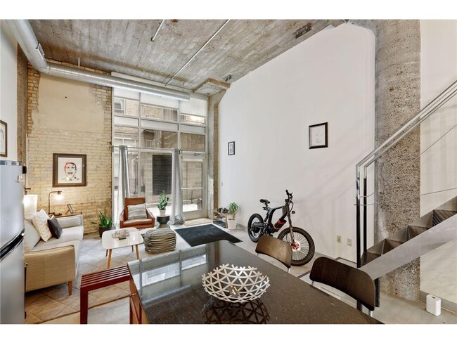 Building Photo - 521 S 7th St