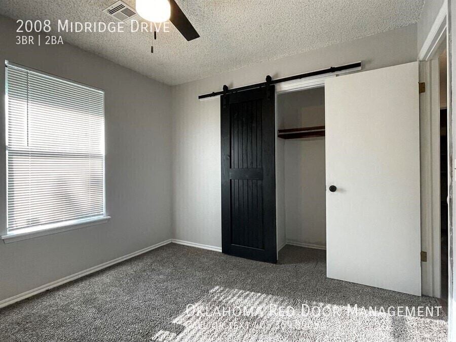 Building Photo - 2008 Midridge Dr