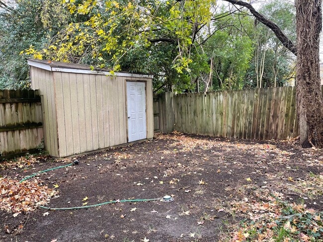 Building Photo - Coleman Place 3-bedroom, 2-bath Condo