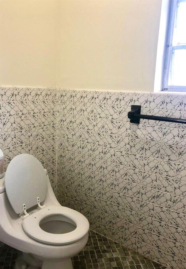 Building Photo - 4900 SW 36th Ct