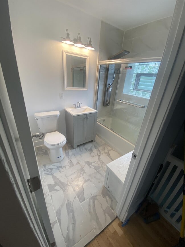 Building Photo - 7324 S Oglesby Ave