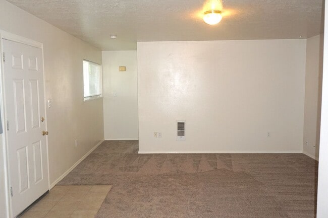 Building Photo - Cute 2-Bedroom Close to Downtown Boise