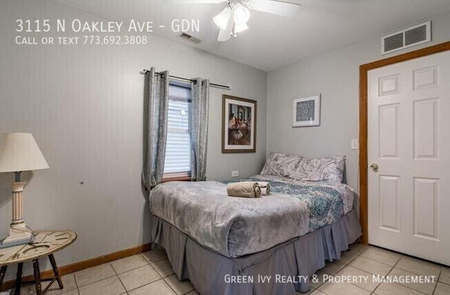 Building Photo - 3115 N Oakley Ave