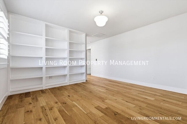 Building Photo - 5485 NE 37th Ave