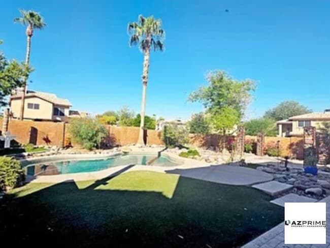 Building Photo - Gorgeous home