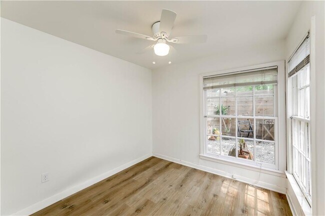 Building Photo - 1505 W 12th St