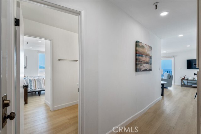 Building Photo - 565 Esplanade