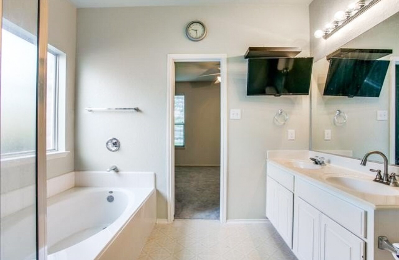 Building Photo - 11705 Pinyon Pine Dr