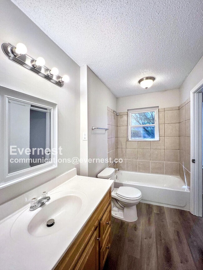 Building Photo - 3095 Forest Glen Dr