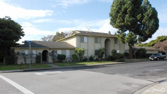 Primary Photo - 2101 Rock Street