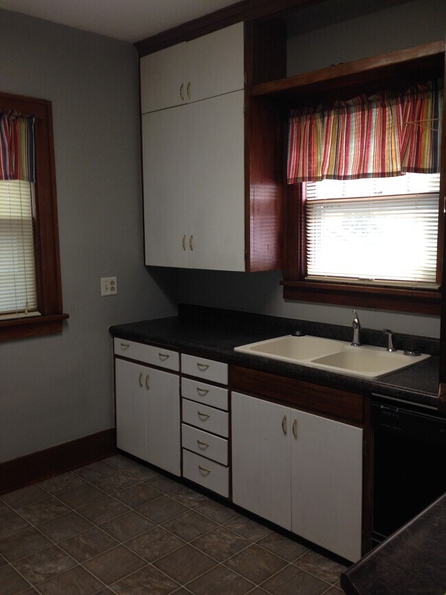 Building Photo - 523 Fairchild St