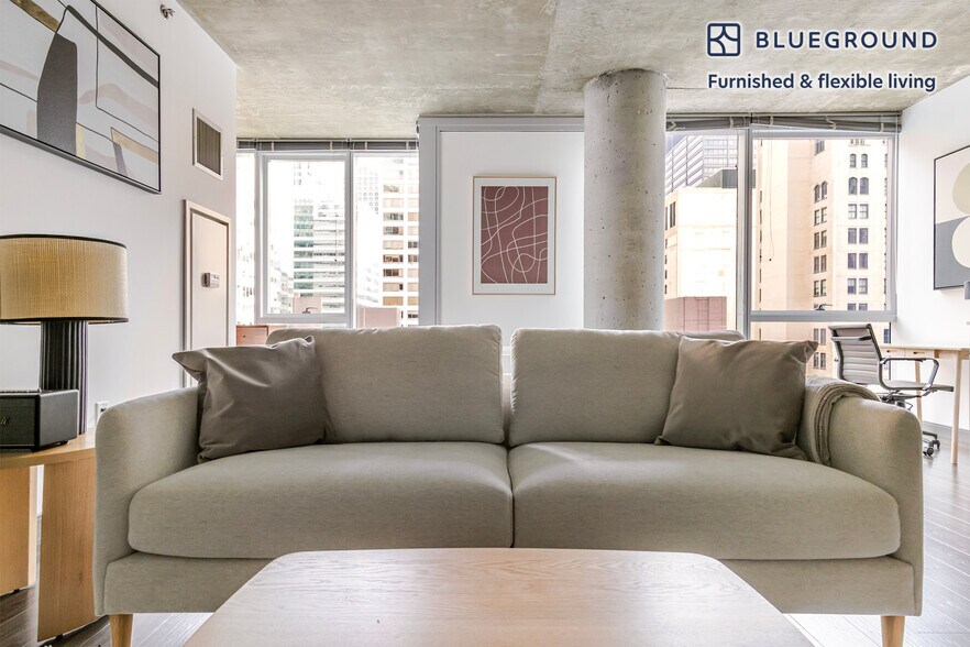 Building Photo - 215 W Lake St