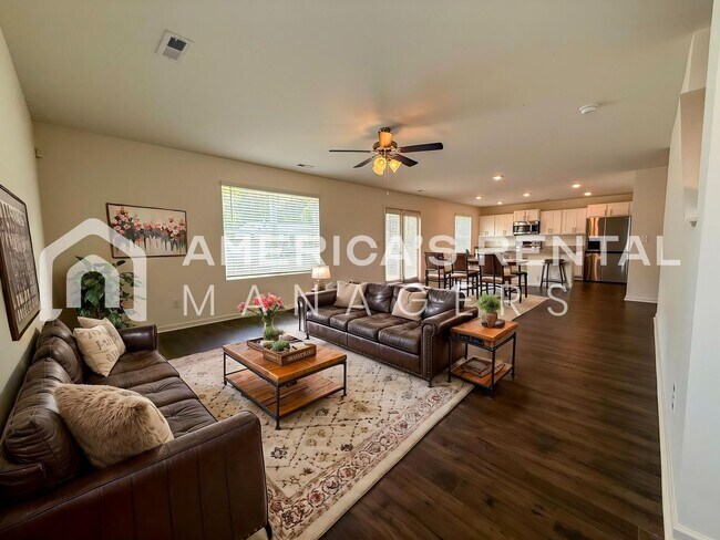 Building Photo - Move-in Special! Beautiful 5 Bed, 2 Bath h...