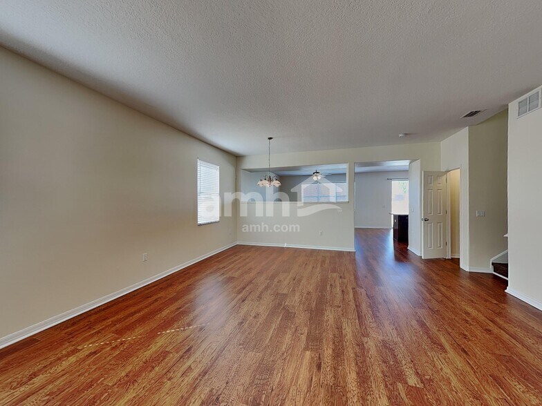 Building Photo - 19554 Timberbluff Dr