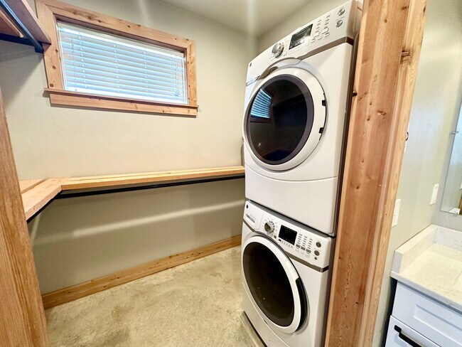 Building Photo - 121 E 26th Ave