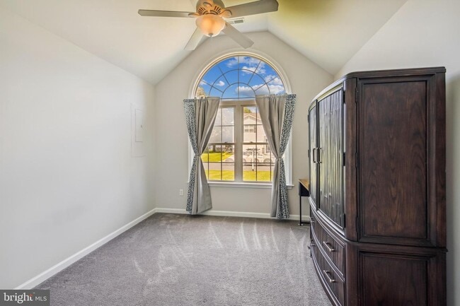 Building Photo - 102 Hunter's Way