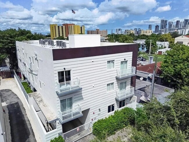 Building Photo - 1021 NW 1st St