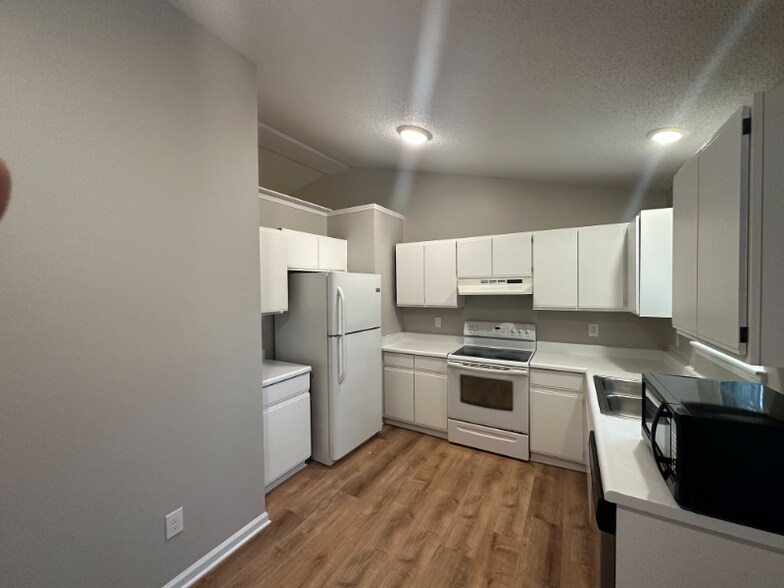 Building Photo - 161 Mill Creek Dr