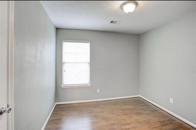 Building Photo - 16407 Grants Manor Ct