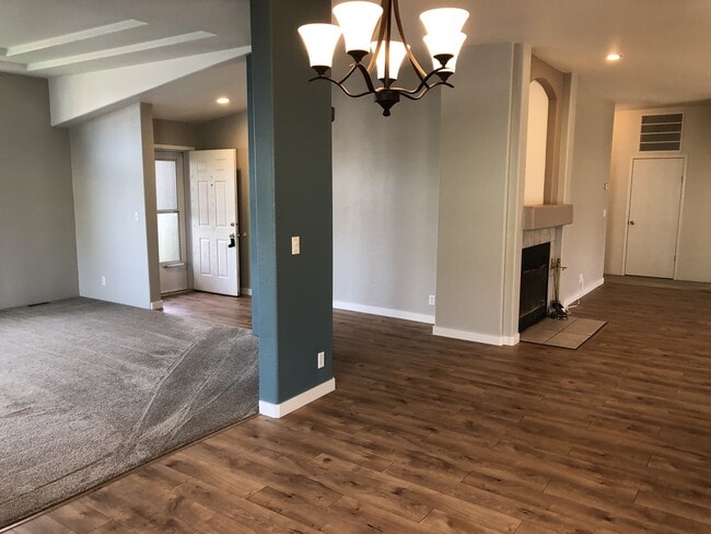 Building Photo - Beautiful and Convenient Turner Location!