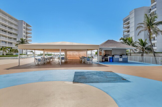 Building Photo - 3546 S Ocean Blvd
