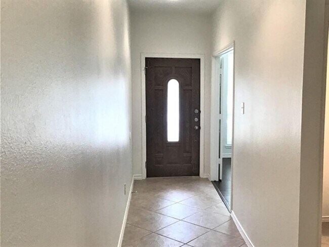 Building Photo - 15818 Shoreline Terrace Dr