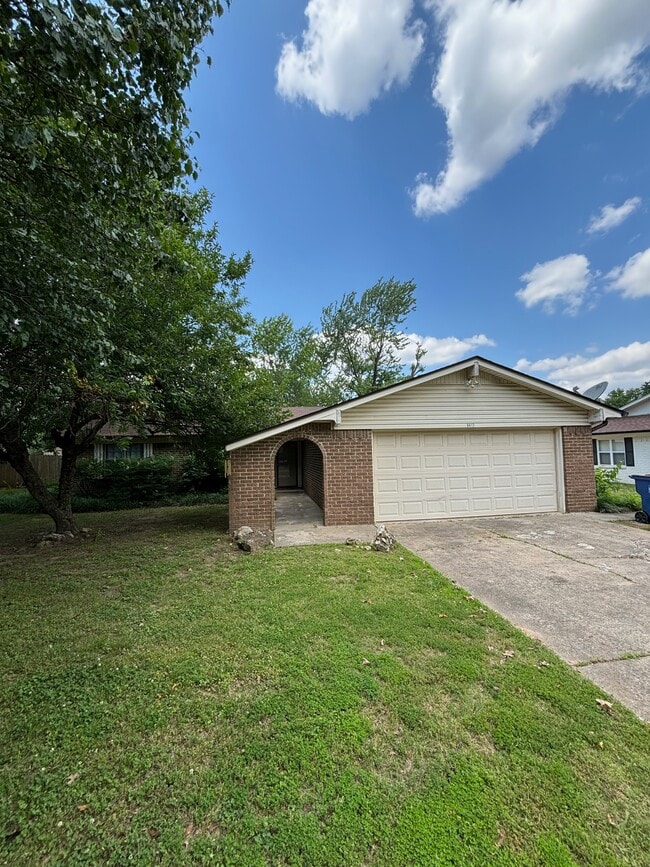 Building Photo - 8612 S 31st Ter