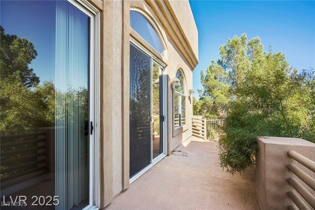 Building Photo - 1008 Trophy Hills Dr