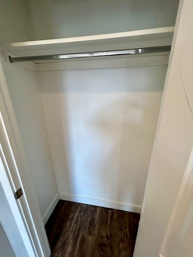 Building Photo - Beautiful Renovated 2bd with Yard