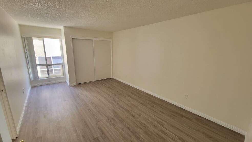 Building Photo - 5461 Kester Ave