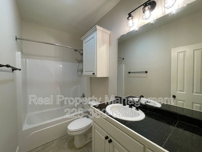 Building Photo - 10950 Hillpark Ave