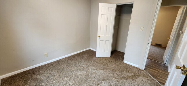 Building Photo - Beaverdale! 2 Bedroom, 1 Bathroom home with detached garage
