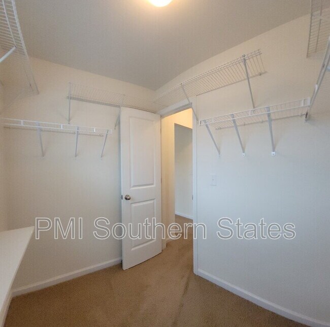 Building Photo - 31 Moorlyn Ln