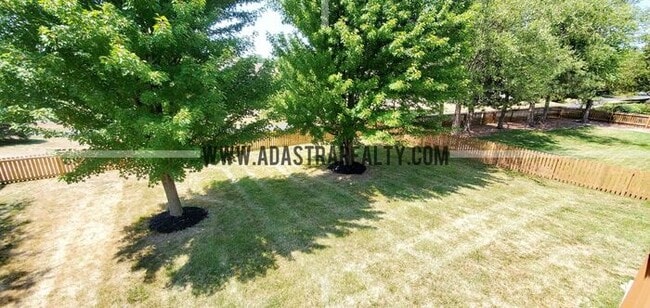 Building Photo - Gorgeous Updated Home in Blue Valley, South Overland Park-Available NOW!!