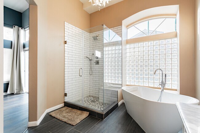 Building Photo - 8600 Mirada del Sol Dr