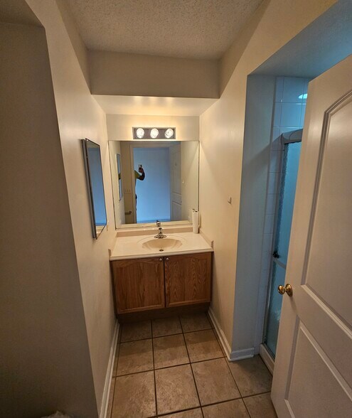 Building Photo - 655 Perrie Dr