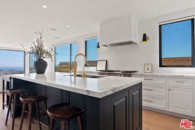 Building Photo - 3616 Shoreheights Dr