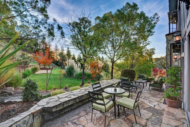 Building Photo - STUNNING LUXURY HOME WITH GORGEOUS SETTING IN WONDERFUL ORINDA!