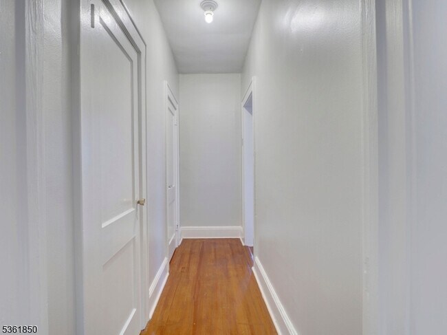 Building Photo - 69 Glenridge Ave